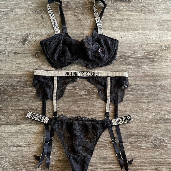 Victoria's Secret Black Lace Bra and Garter Set - Picture 4 of 10